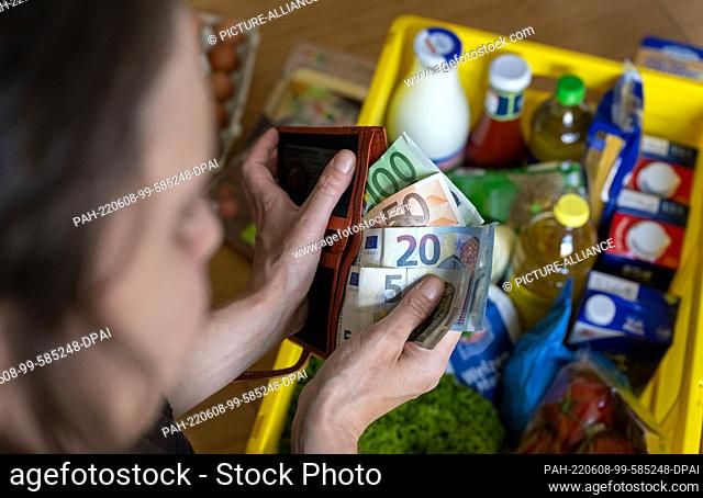 02 June 2022, Saxony, Leipzig: A box of groceries sits on a kitchen table in Leipzig. Food prices have already risen in recent months and could rise even...
