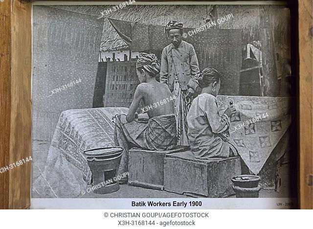 ancient photograph of a batik workshop, Batik Gallery and shop Wirakuto, Pekalongan, Java island, Indonesia, Southeast Asia