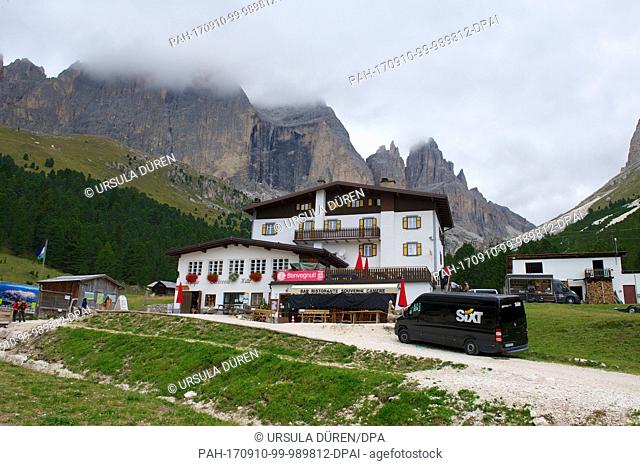 View of the Rifugio Gardeccia house on 1, 950 meters altitude, photographed during a break of the shooting of the 6th episode of the 'Bozen-Krimi' TV crime...