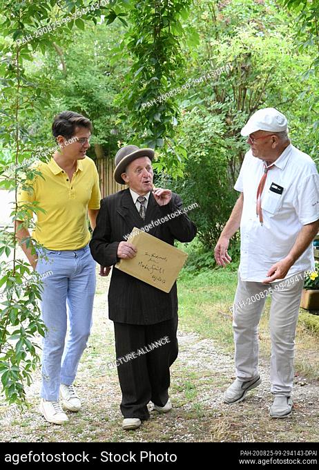 19 August 2020, Saxony-Anhalt, Würchwitz: As ""mite cheese ambassador"", the 84-year-old Friedrich-Karl Steinbach, who plays the hobby crook Egon in the...