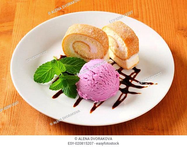 Swiss roll with ice cream