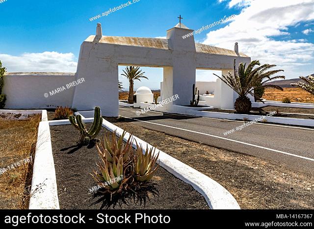 gate at the entrance to costa teguise, montana corona, 235 m, lanzarote, canaries, canary islands, spain