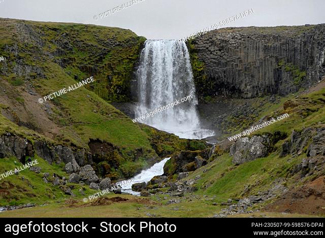 24 July 2022, Iceland, Snæfellsnes: Svöðufoss is located at the foot of the Snaefellsjökull glacier on the Snaefellsnes peninsula in western Iceland