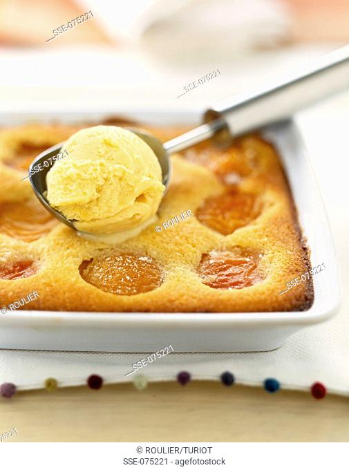 Apricot baked gratin with amaretto ice cream