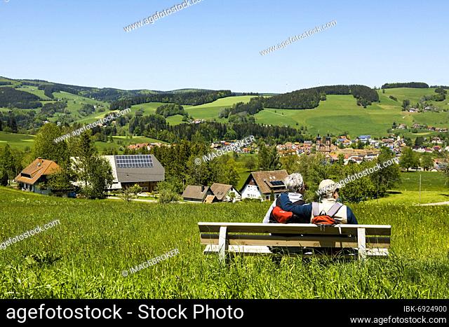 Elderly hiker couple on a bench, St Peter, Black Forest, Baden-Württemberg, Germany, Europe