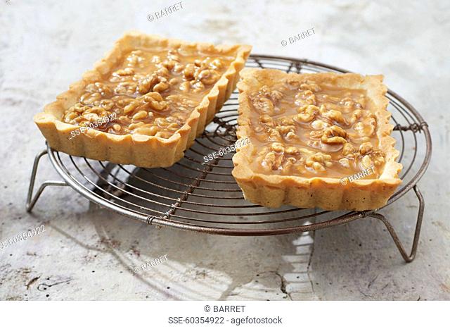 Caramelized walnut pies