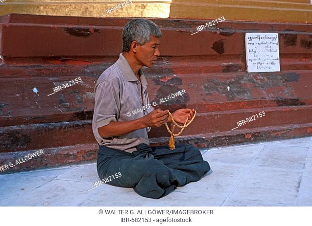 Burmese meditating in the Shwedagon pagoda, Yangon, Burma
