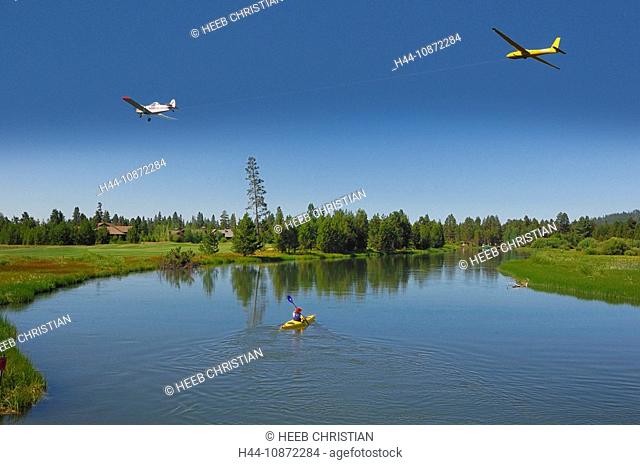 Kayaking on the Deschutes River, Bend, Central Oregon, Oregon, USA