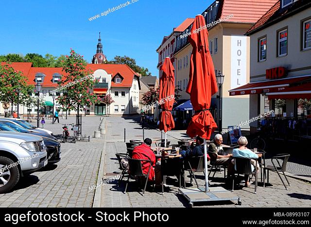 Germany, Saxony, Upper Lusatia, Bad Muskau, street cafe