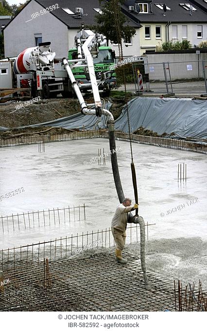 Laying concrete surface at a construction site for a housing complex, Essen, North Rhine-Westphalia, Germany, Europe