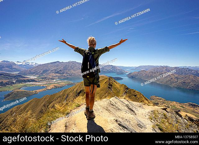 Roys Peak, hike on Lookout Mountain near Wanaka, Queenstown-Lakes District, Otago Region, South Island New Zealand