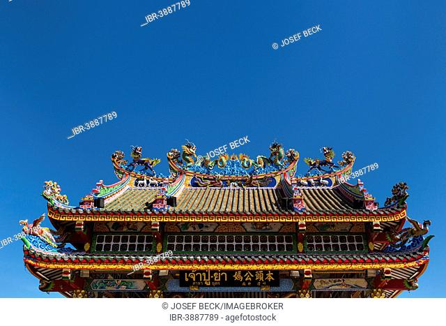 Ornate roof of the Chinese Chao Pu-Ya Shrine, Thung Sri Muang Park, Udon Thani, Isan or Isaan, Thailand