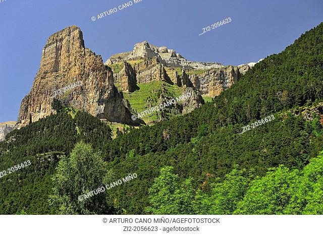 Tozal del Mallo, Ordesa Valley, Aragonese Pyrenees, Huesca province, Aragon, Spain