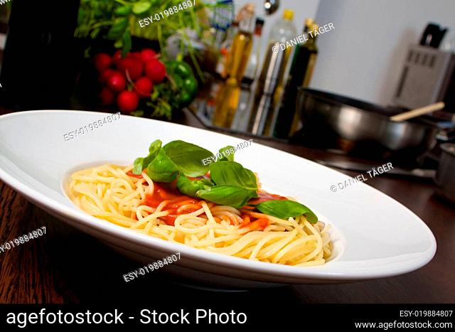 Pasta tomato basil