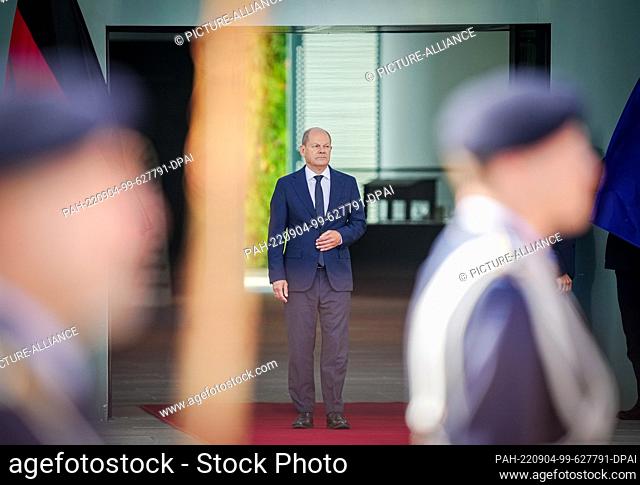 04 September 2022, Berlin: German Chancellor Olaf Scholz (SPD) waits outside the Chancellery for the arrival of Ukrainian Prime Minister Shmyhal