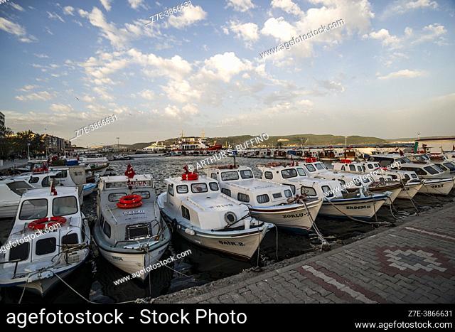 Early morning, Canakkale marina and promenade. Turkey (Republic of Turkey)