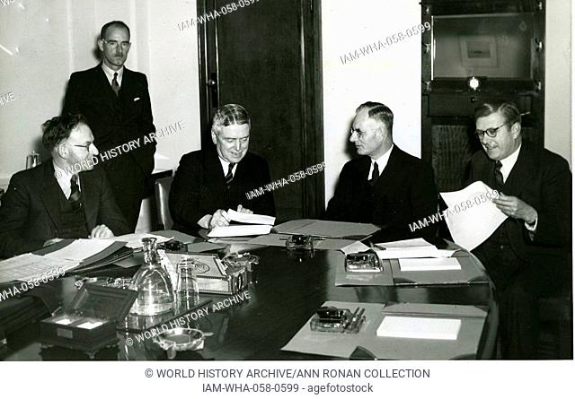 War Council, Melbourne, 1941 Standing John Reid. L to R A Drakeford, Walter Nash, John Curtin Dr Evatt