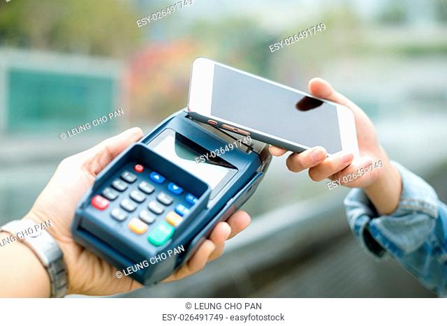 Customer pay with smart phone