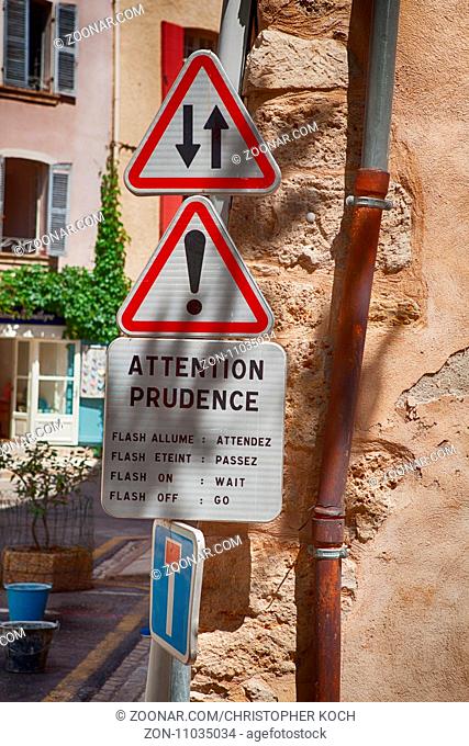 Straßenschild in Cotignac, Südfrankreich 2017