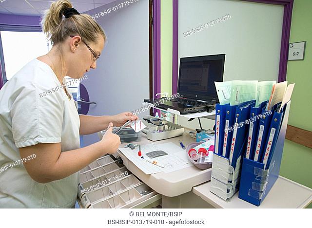 Reportage in the Endocrinology service of Lariboisière hospital in Paris, France. Preparing medicine