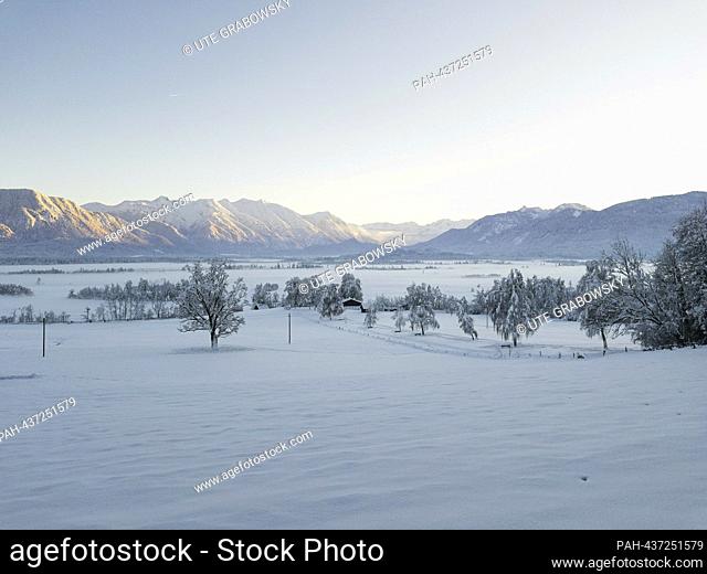 View over the Murnauer Moos, Murnau, at Staffelsee, December 3rd, 2023. In the background the Alps. - Murnau/Deutschland