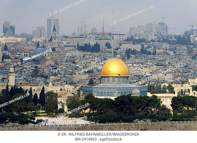 View from the Mount of Olives on the Dome of the Rock on the Temple Mount in the Old City of Jerusalem, Israel, Middle East, Asia