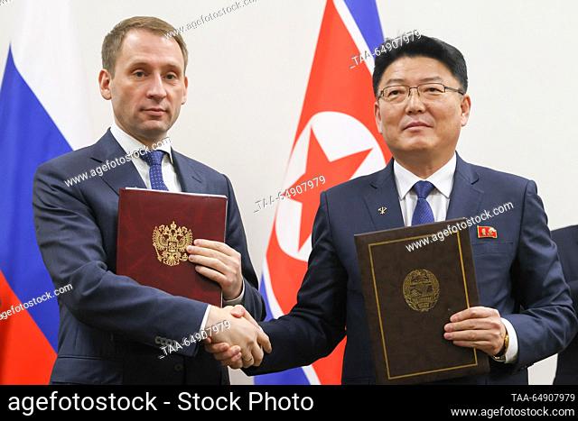 NORTH KOREA, PYONGYANG - NOVEMBER 15, 2023: Russia's Natural Resources and Ecology Minister Alexander Kozlov (L) and North Korea's External Economic Relations...