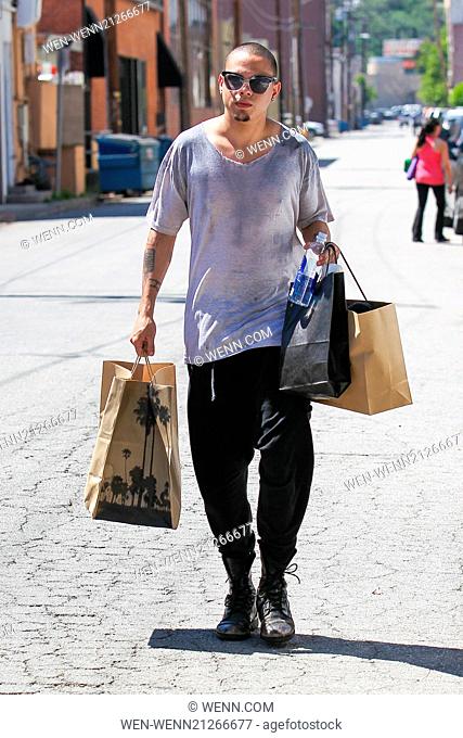 Evan Ross shopping on Ventura Boulevard in Studio City with a large bag from California Pizza Kitchen Featuring: Evan Ross Where: Los Angeles, California