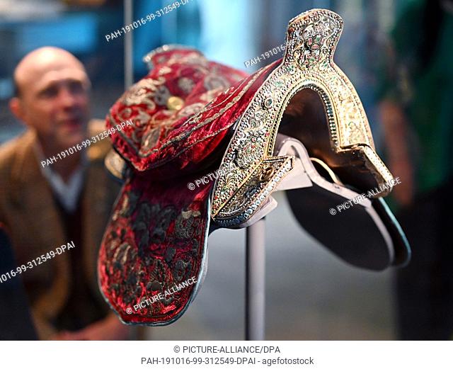 15 October 2019, Baden-Wuerttemberg, Karlsruhe: The Badisches Landesmuseum presents a magnificent saddle set with precious stones dating from the second half of...