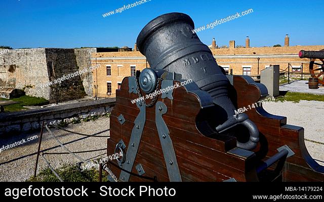 Greece, Greek Islands, Ionian Islands, Corfu, Corfu Town, old fortress, permanently installed cannon, mortar on wooden frame, blue sky