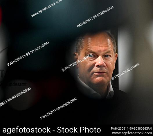 11 August 2023, Hesse, Wiesbaden: Chancellor Olaf Scholz (SPD) makes a statement following talks with the President of the Federal Statistical Office (Destatis)