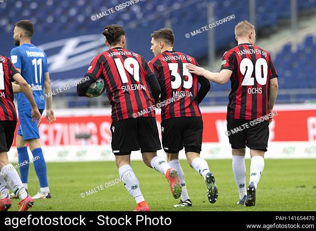 Florent MUSLIJA (H) cheers after his goal to 1: 1 with Valmir SULEJMANI (H) and Philipp OCHS (H) Soccer 2nd Bundesliga, 28th matchday
