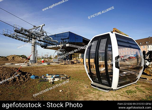 27 October 2022, Baden-Württemberg, Mannheim: A cabin stands on the grounds of the Federal Horticultural Show in front of the lift station