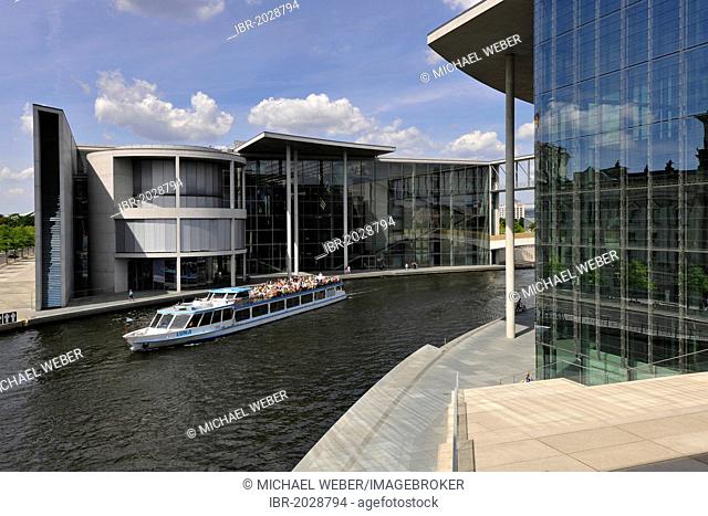 Excursion boat in front of the Marie-Elisabeth-Lueders-Haus and Paul-Loebe-Haus buildings, Reichstagufer, Spreebogen, Government District, Berlin, Germany