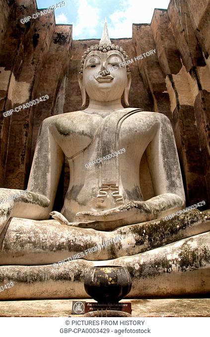 Thailand: 15 metre high seated Buddha, Wat Si Chum, Sukhothai Historical Park