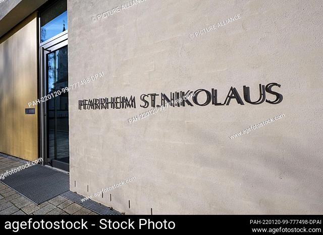 13 January 2022, Bavaria, Garching An Der Alz: The lettering ""Pfarrzentrum St. Nikolaus"" can be seen next to the entrance to the Catholic parish center