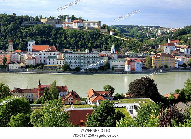DEUTSCHLAND, PASSAU, 18.06.2018, D-Passau, Danube, Inn, Ilz, panoramic view with Danube and old town, f.l.t.r. town hall, Jesuits church St