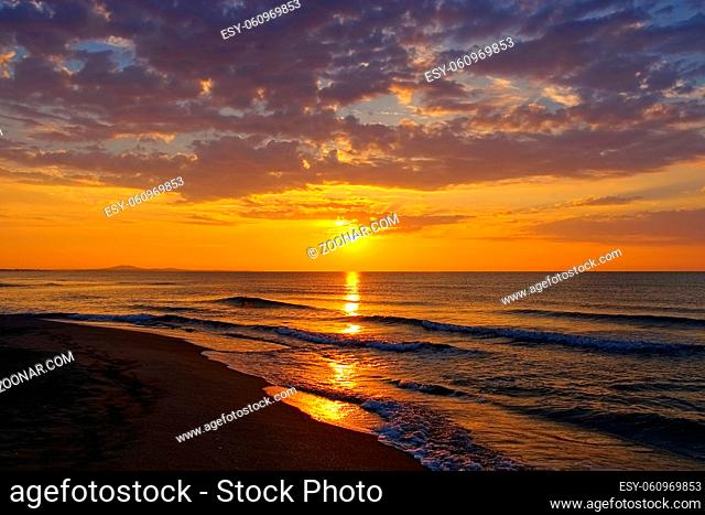 Sonnenuntergang am Meer - Sunset on the sea, sandy beach