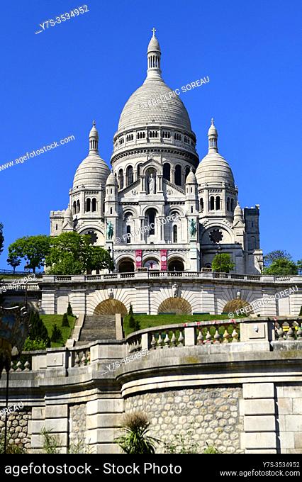 The Basilique du Sacré-Coeur, Basilica of the Sacred Heart, simply known as Sacré-Coeur, Montmartre, Paris, France, Europe