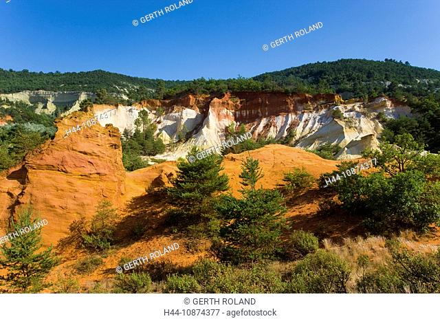 Rustrel, France, Provence, Vaucluse, sienna rock, ocher, erosion, trees, wood, forest