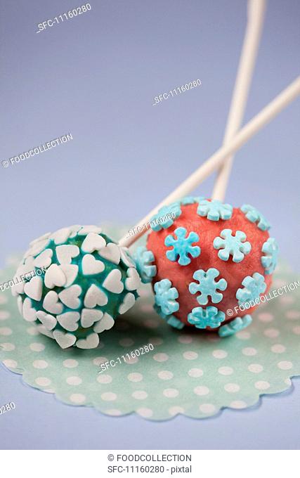 Cake pops with sugar flowers and hearts