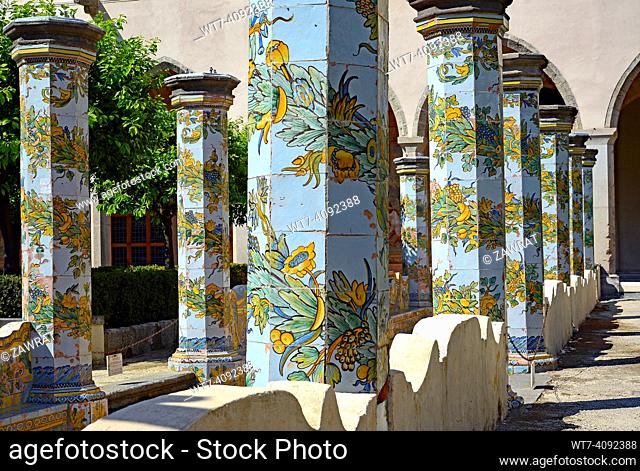 Columns covered with majolica tiles, arcades