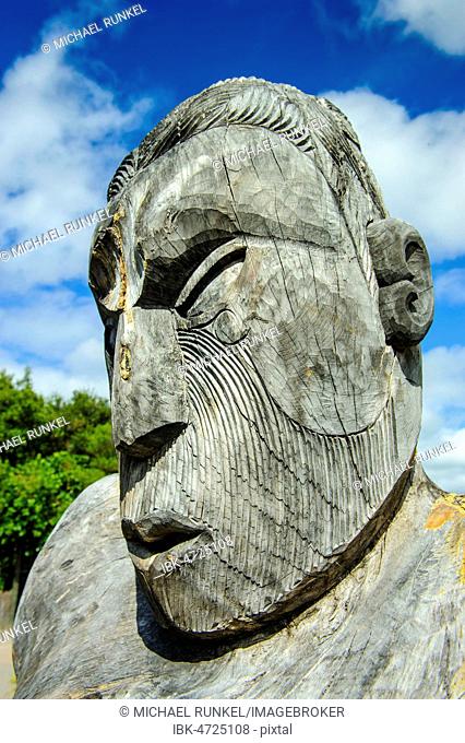 Traditional wood carved mask in the Te Puia Maori Cultural Center, Roturura, North Island, New Zealand