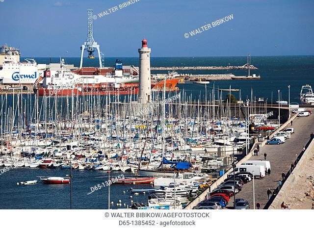 France, Languedoc-Roussillon, Herault Department, Sete, port and the Mole St-Louis pier and lighthouse