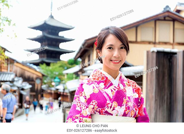 Woman dress up with kimono in yasaka pagoda