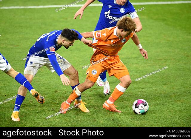 Suat SERDAR (FC Schalke 04), action, duels versus Ritso DOAN (BI). Soccer 1st Bundesliga season 2020/2021, 13th matchday, matchday13