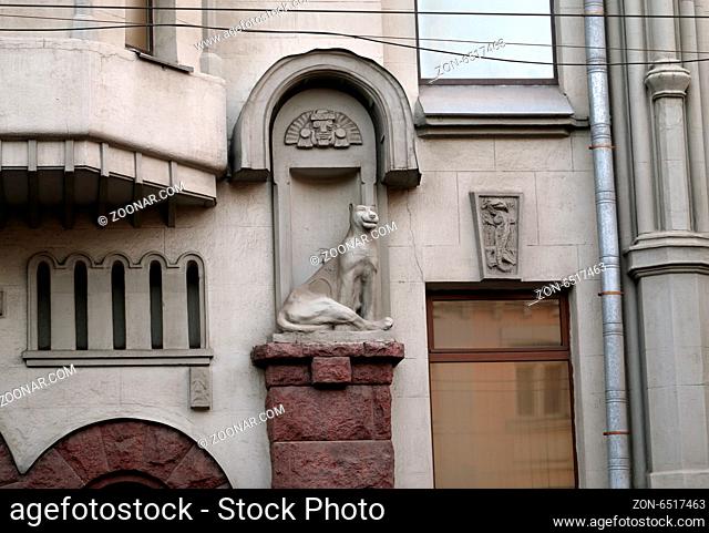 Sculpture of a cat on a historic building in downtown Moscow