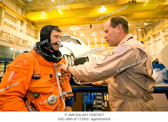 Attired in a training version of his shuttle launch and entry suit, astronaut Steve Bowen, STS-126 mission specialist, prepares for a training session in the...