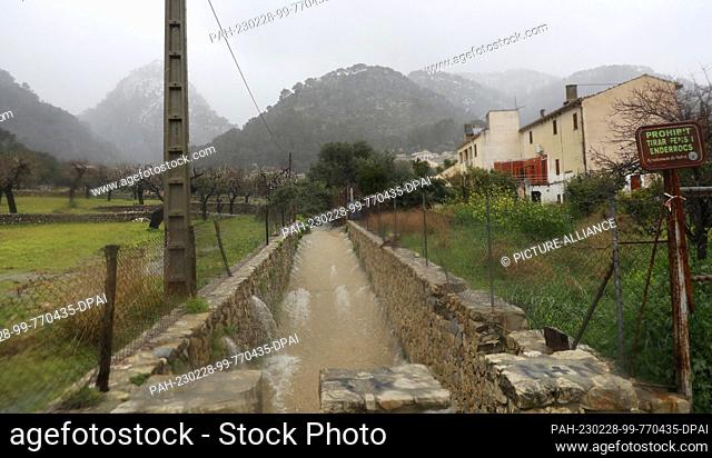 28 February 2023, Spain, Caimari: A torrent flows through the village at the foot of the Serra de Tramuntana mountain range in northwest Mallorca