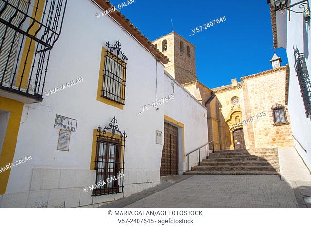Street and collegiate church. Belmonte, Cuenca province, Castilla La Mancha, Spain